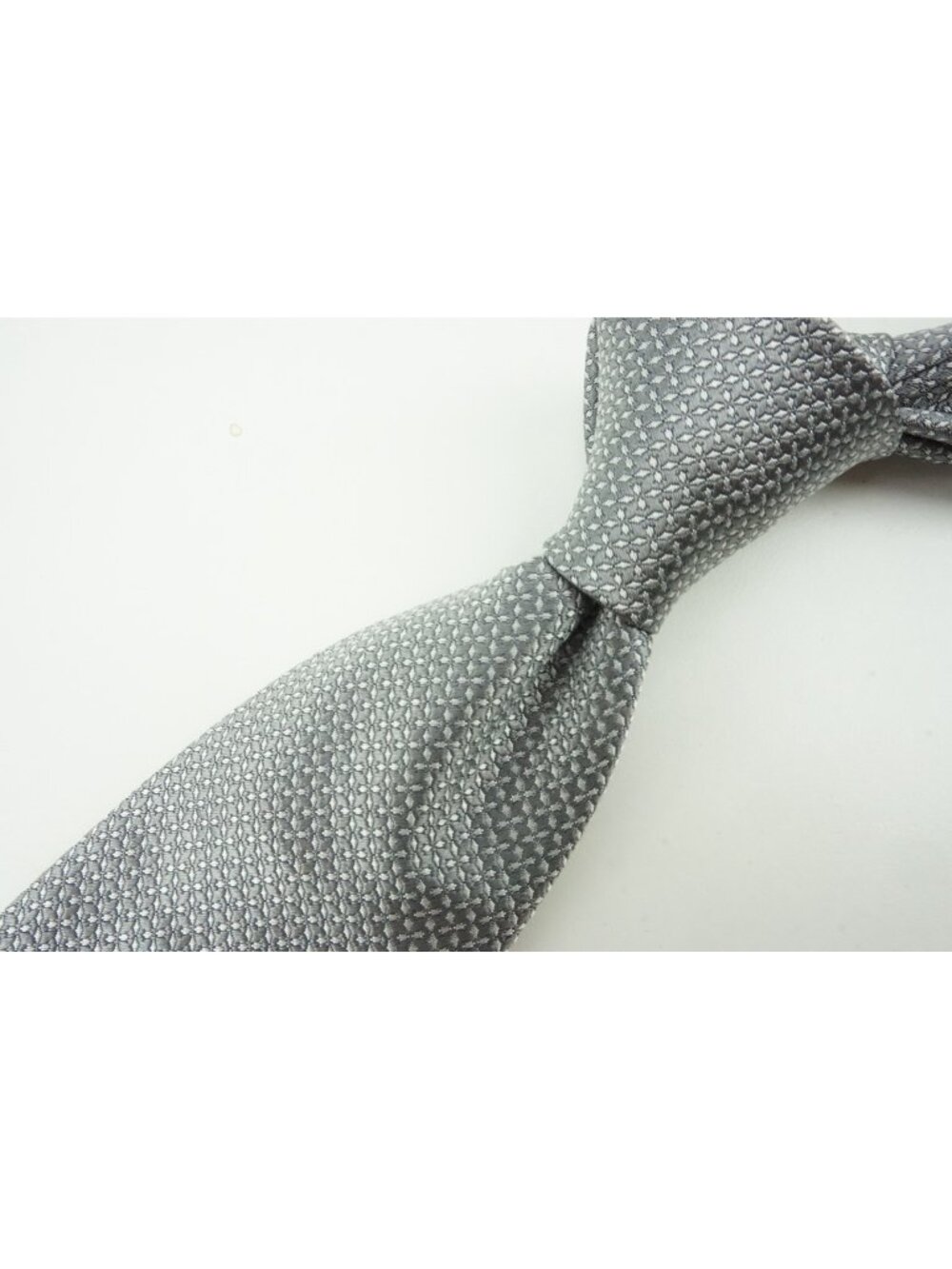 Canali Stainless Steel Ivory Botanical Looking Silk Tie Brand New With Tags